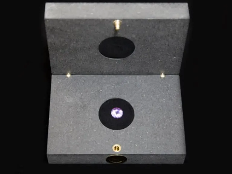 Erinnerungsdiamant – synthetischer Diamant aus Asche in Schmuckbox